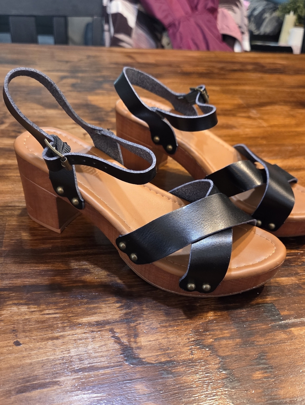 Cushionaire Slate Faux Wooden Heel Sandal, Platform Sandals SZ 6.5 Boho